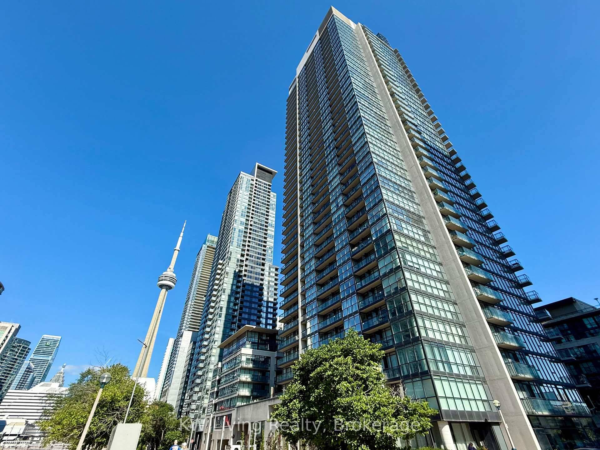 Excellent Spacious Layout, One Bedroom Plus Study With East Lake View in Luna Vista.
