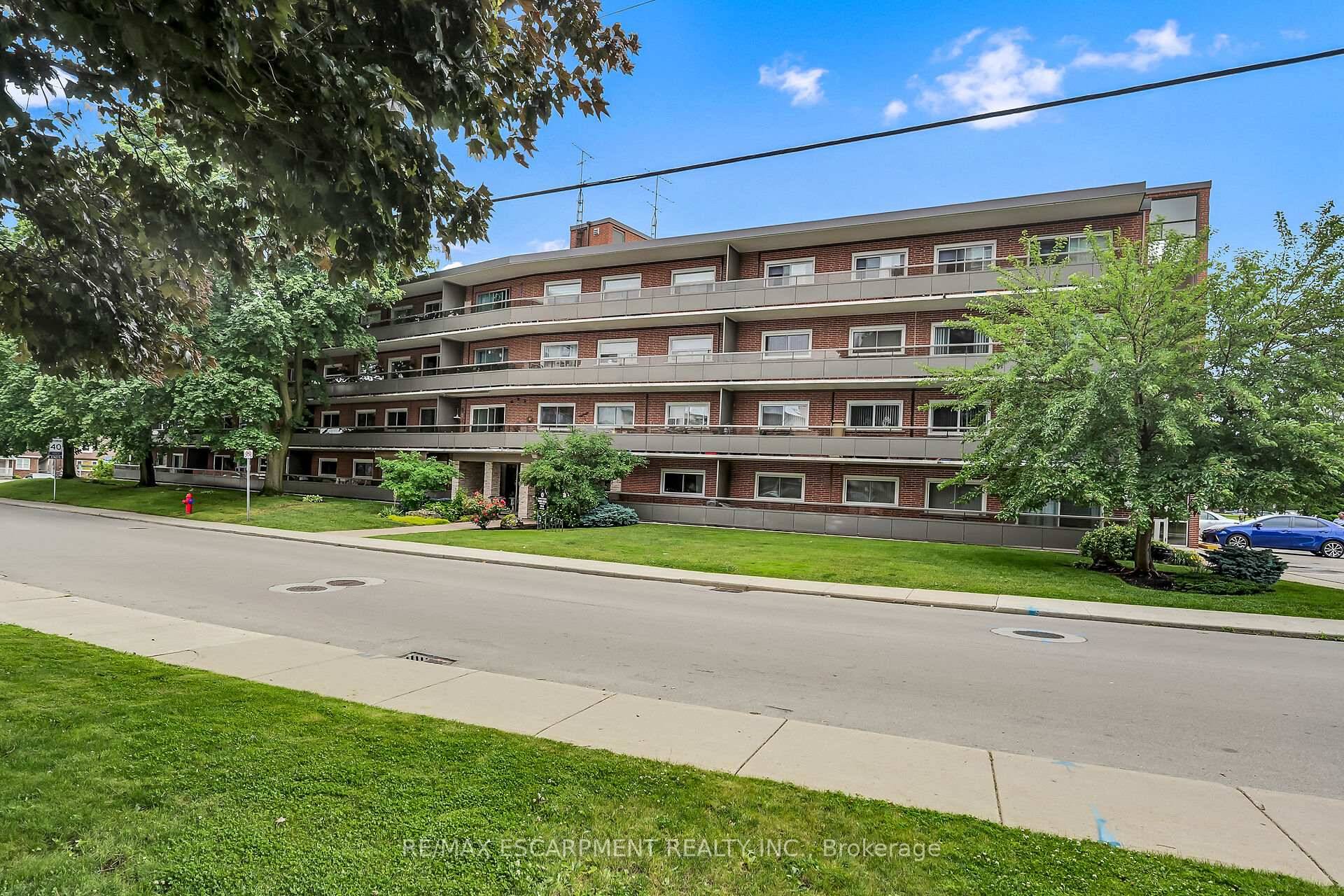 Beautifully Renovated Ground Floor Unit in East Hamilton Well maintained home located in a quiet, safe East Hamilton neighborhood.