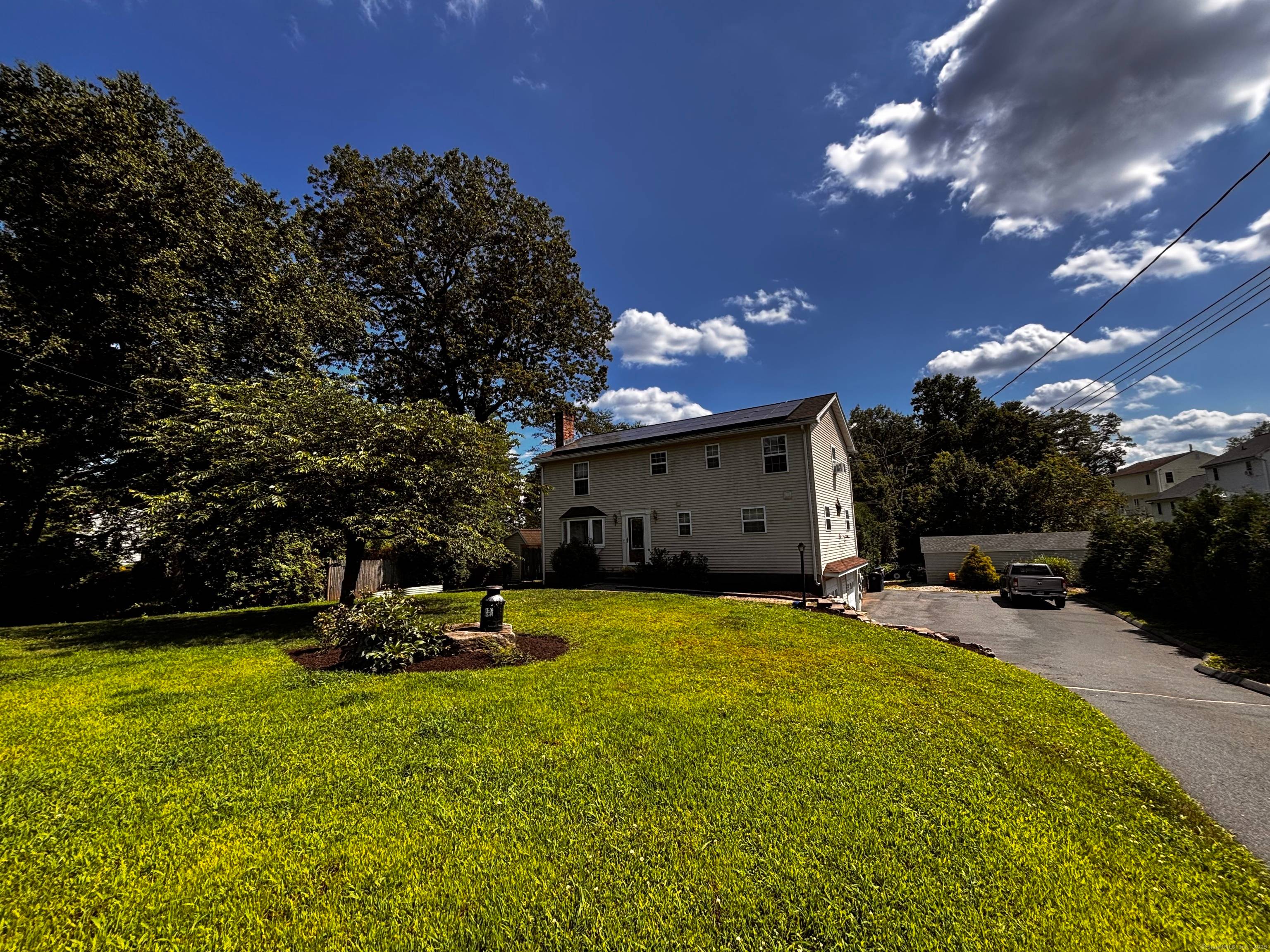 Welcome to 7 School Street Sunlit Colonial Living Near Lake Garda !