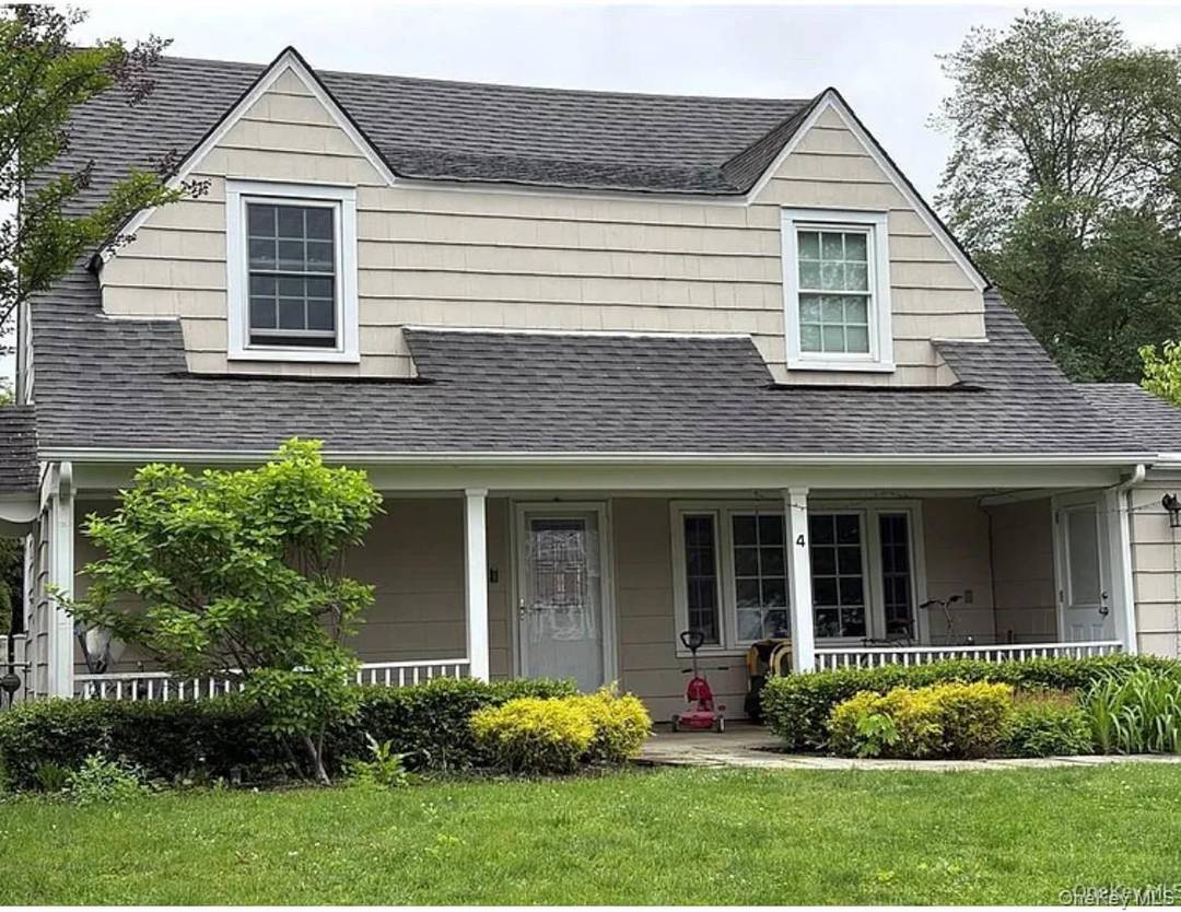 Beautifully updated 4 beds, 2 full baths, wood floors, fenced backyard, close to LIRR, LIE, shopping, park, School District The North Shore