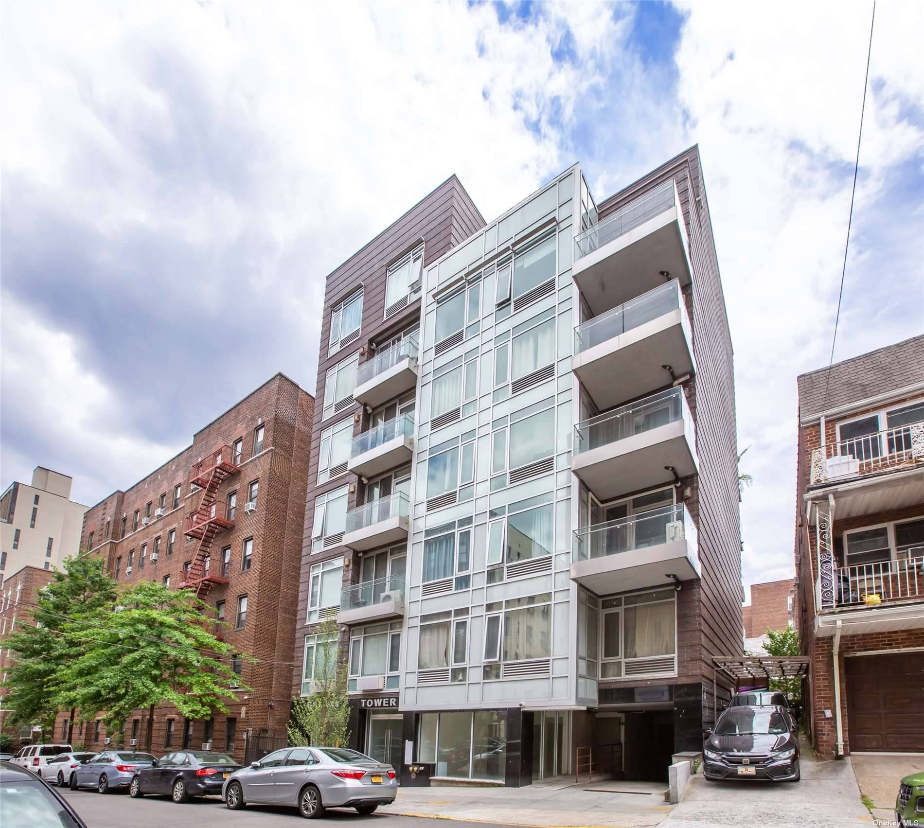 This modern condo in the prime location of Rego Park offers a comfortable and convenient lifestyle.