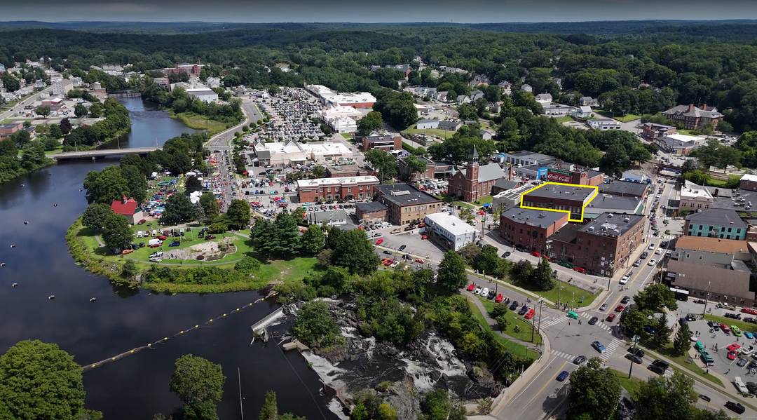 Take advantage of a unique investment opportunity in the heart of historic downtown Putnam, CT.