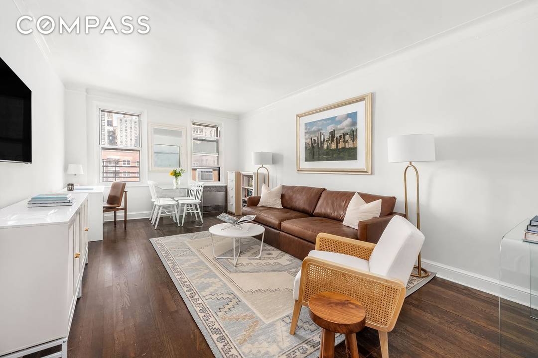 Oversized Top Floor 1 Bedroom in PRIME Chelsea.