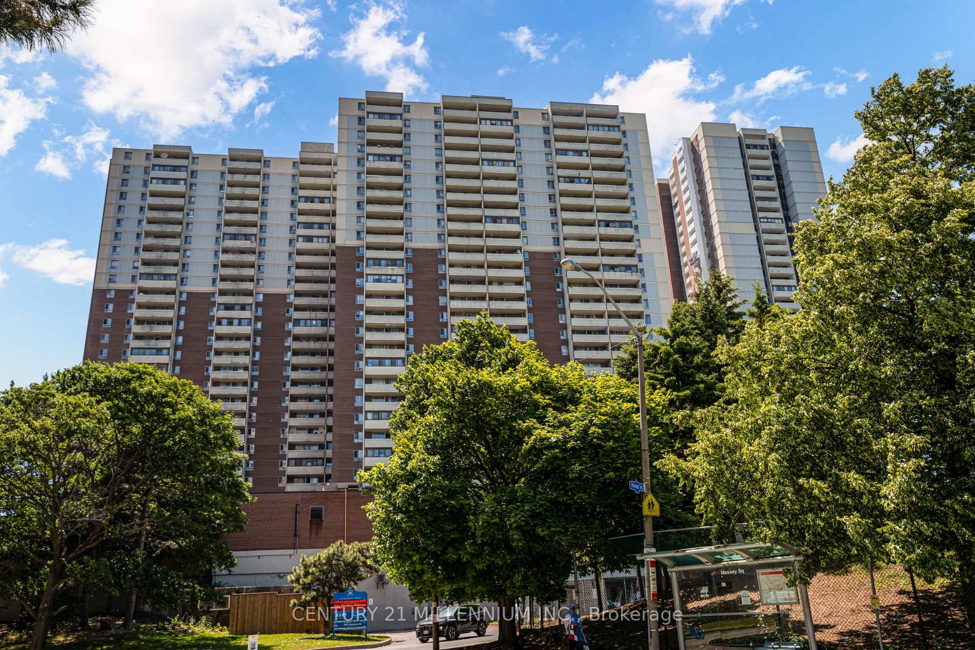 PRICED RIGHT DO NOT MISS Best of both, spacious living and breathtaking views from this unit, featuring 3 large bedrooms and 2 bathrooms.