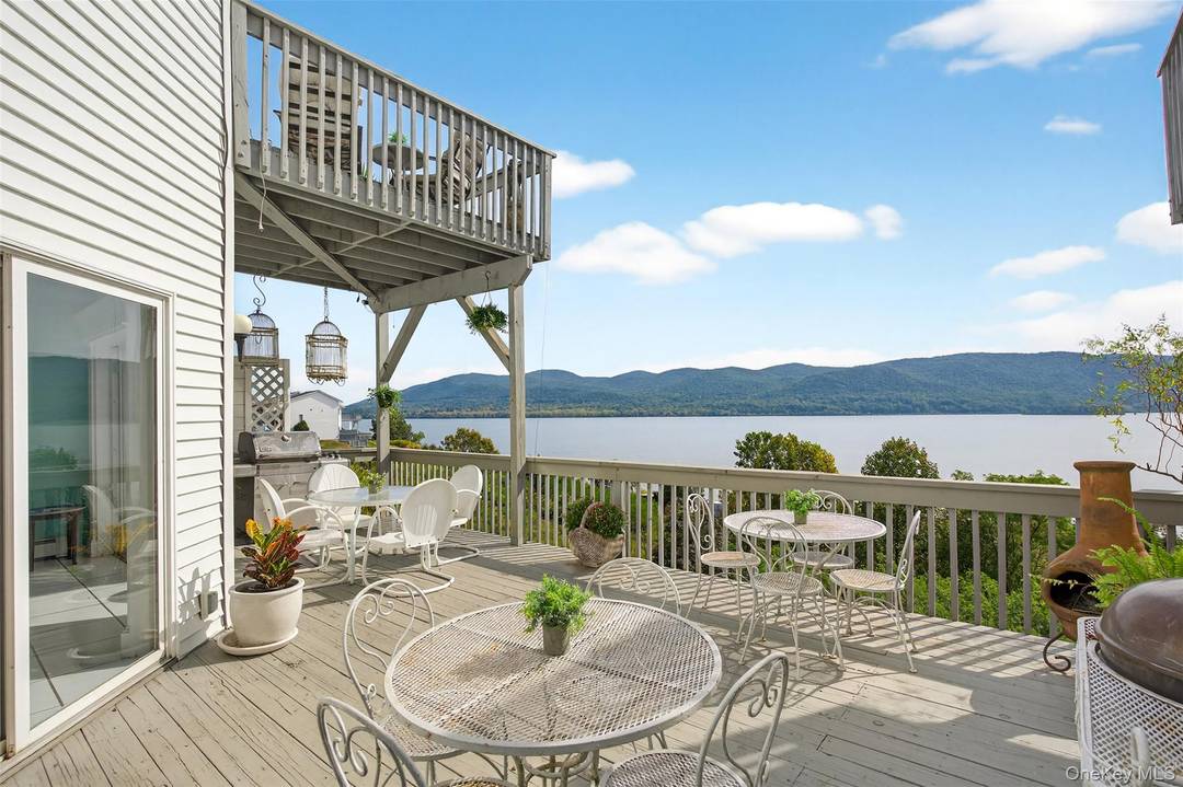 Stunning Hudson River Retreat at Plum Point on Hudson Experience the ultimate in luxury living with this extraordinary 3 level home offering unrivaled Hudson River views from every floor.