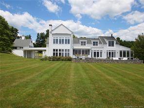 Stunning location with spectacular views and total privacy.