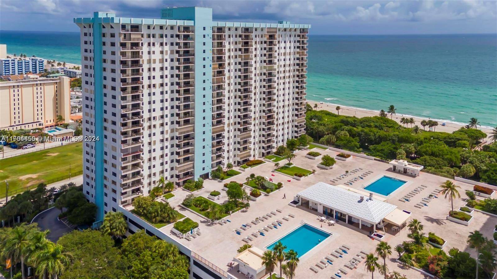 Beautiful apartment for sale on Hollywood Beach with 2 garage parking spaces !