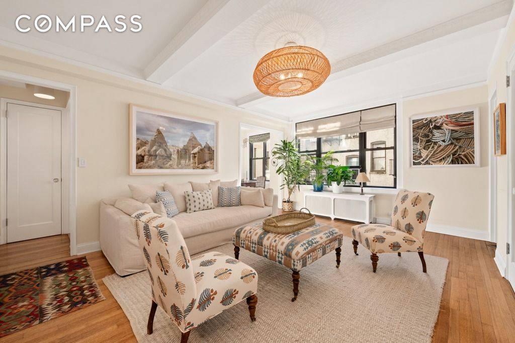 Experience classic New York living in this incredibly charming one bedroom residence at 12 East 97th Street in Carnegie Hill.