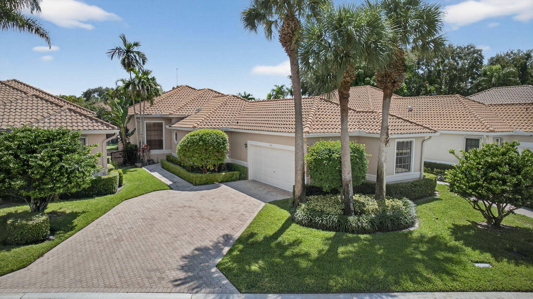 Immaculate 3BR 2BA residence with volume ceilings in Wycliffe Golf Country Club.