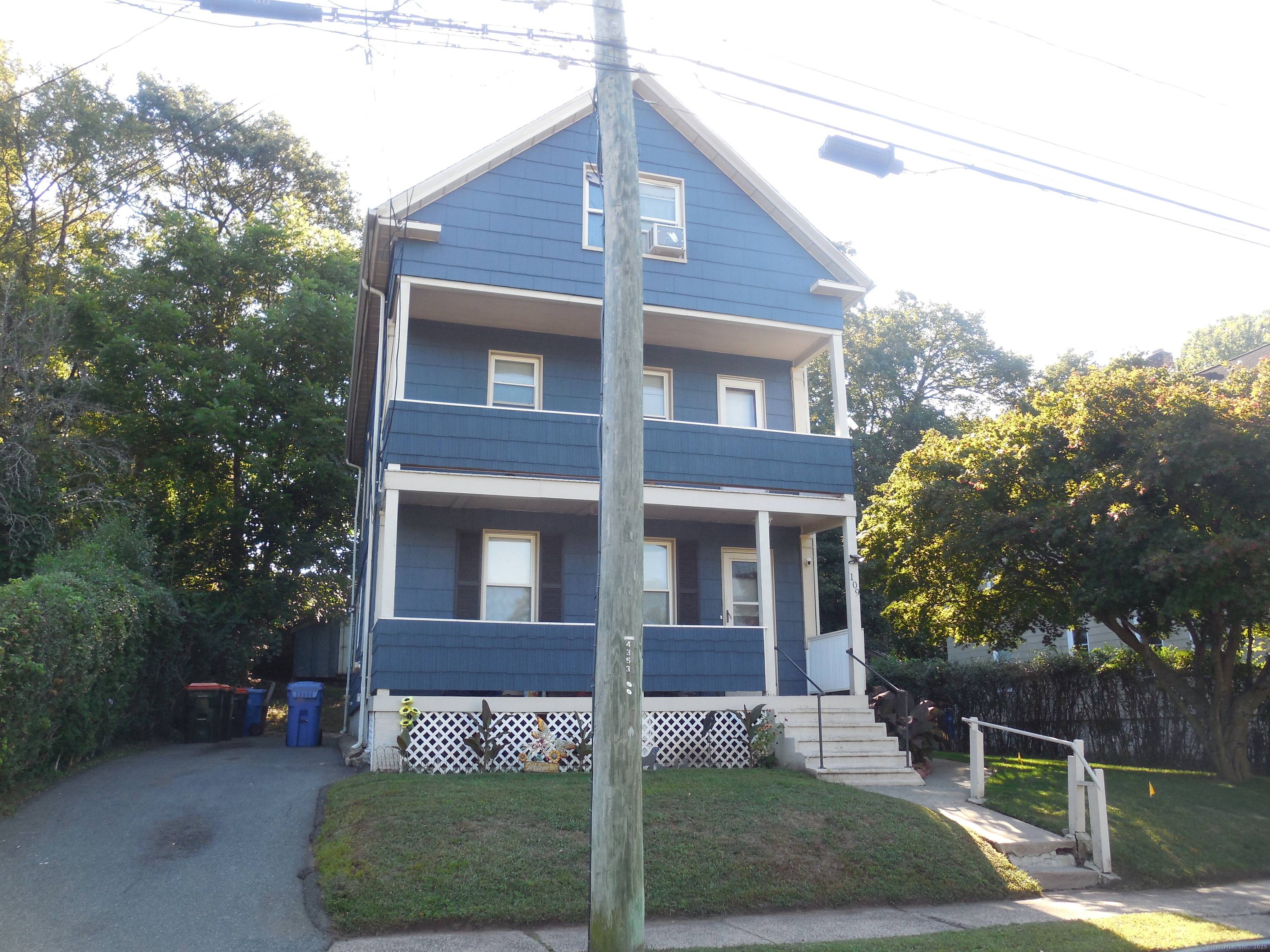 nice clean home on quiet street Plus 3 rooms and a full bath on 3rd floor.