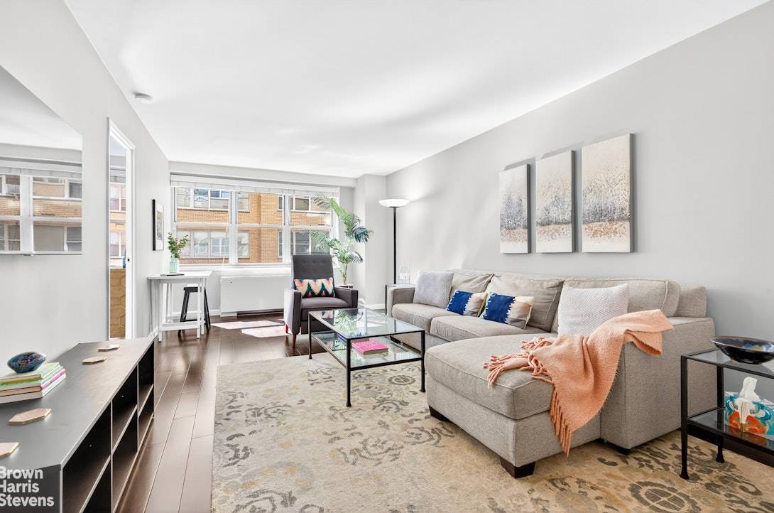 South Facing Stunner Be the first to see this mint, loft like, sunny one bedroom located in our North tower !