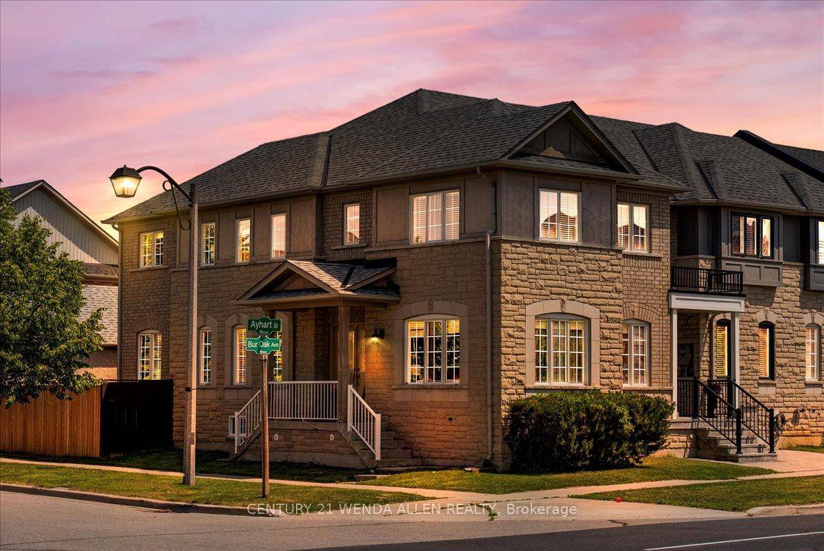 ! ! END UNIT ! ! GORGEOUS TOWNHOUSE IN TRENDY MARKHAM !