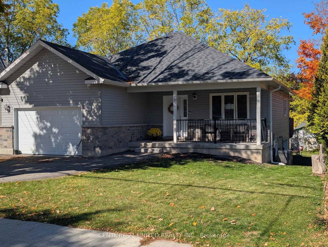 Duplex ! This attractive bungalow was newly constructed just 6 years ago.