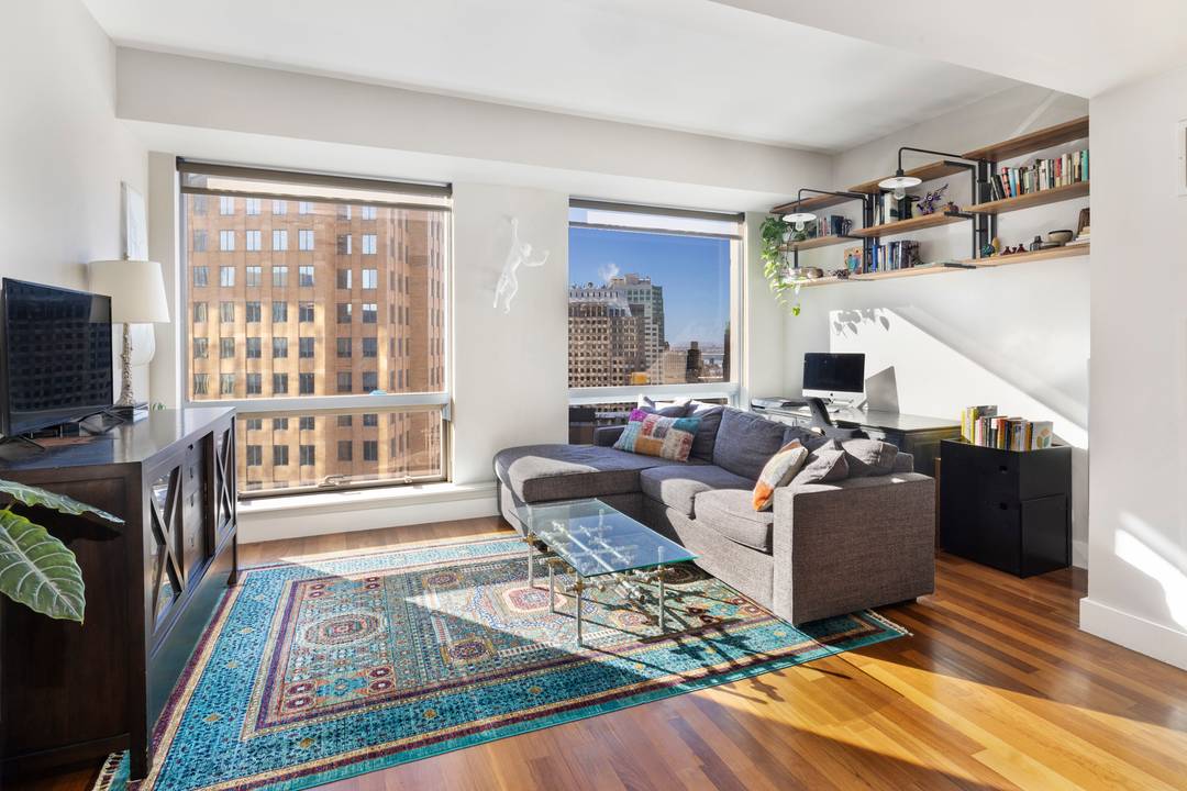 Perched on a high floor in one of Downtown Brooklyn's premier full service luxury buildings, this sun drenched one bedroom residence offers breathtaking panoramic views, including a direct sightline to ...