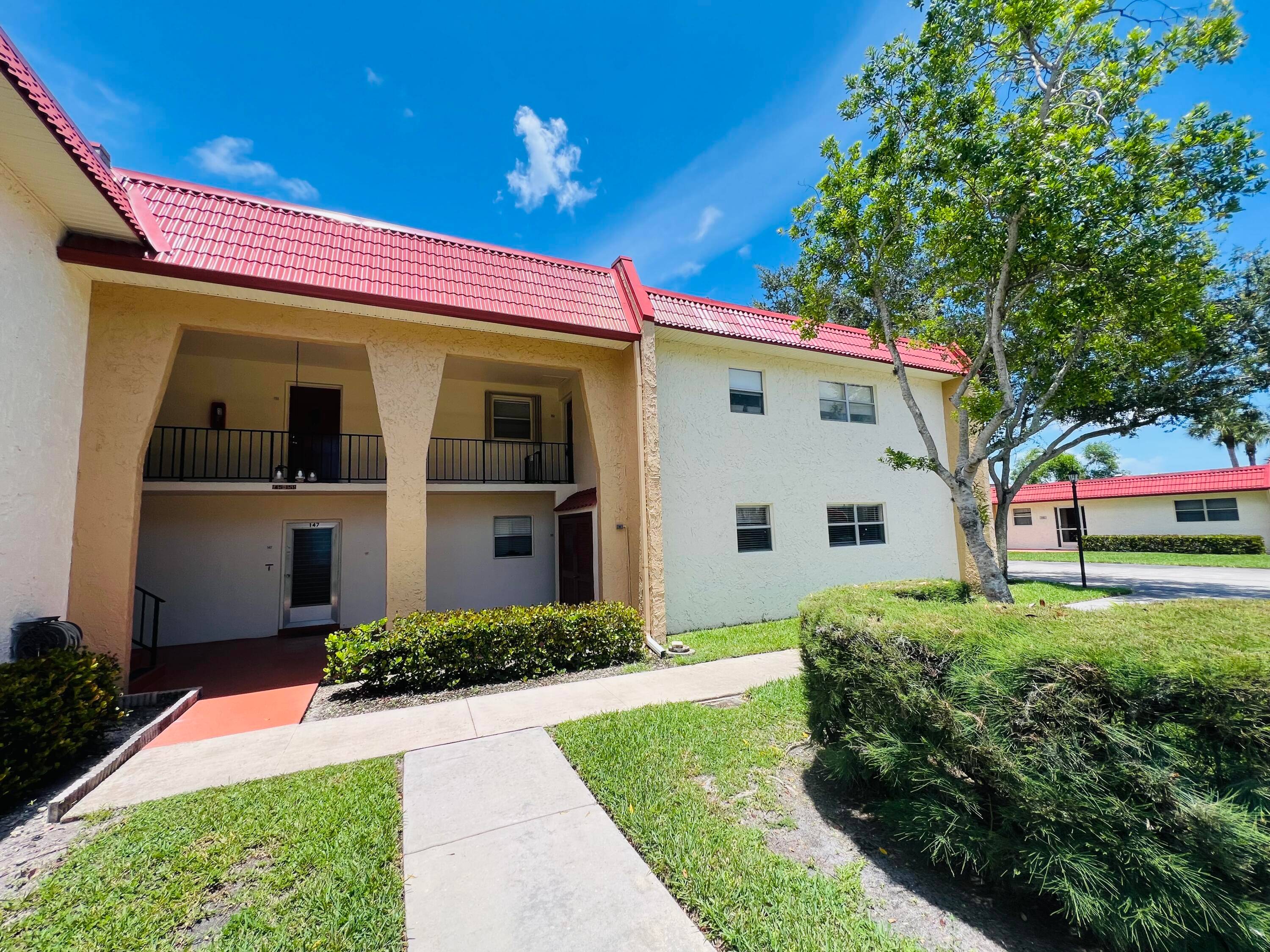 Welcome home to your perfect condo in Golden Lakes !