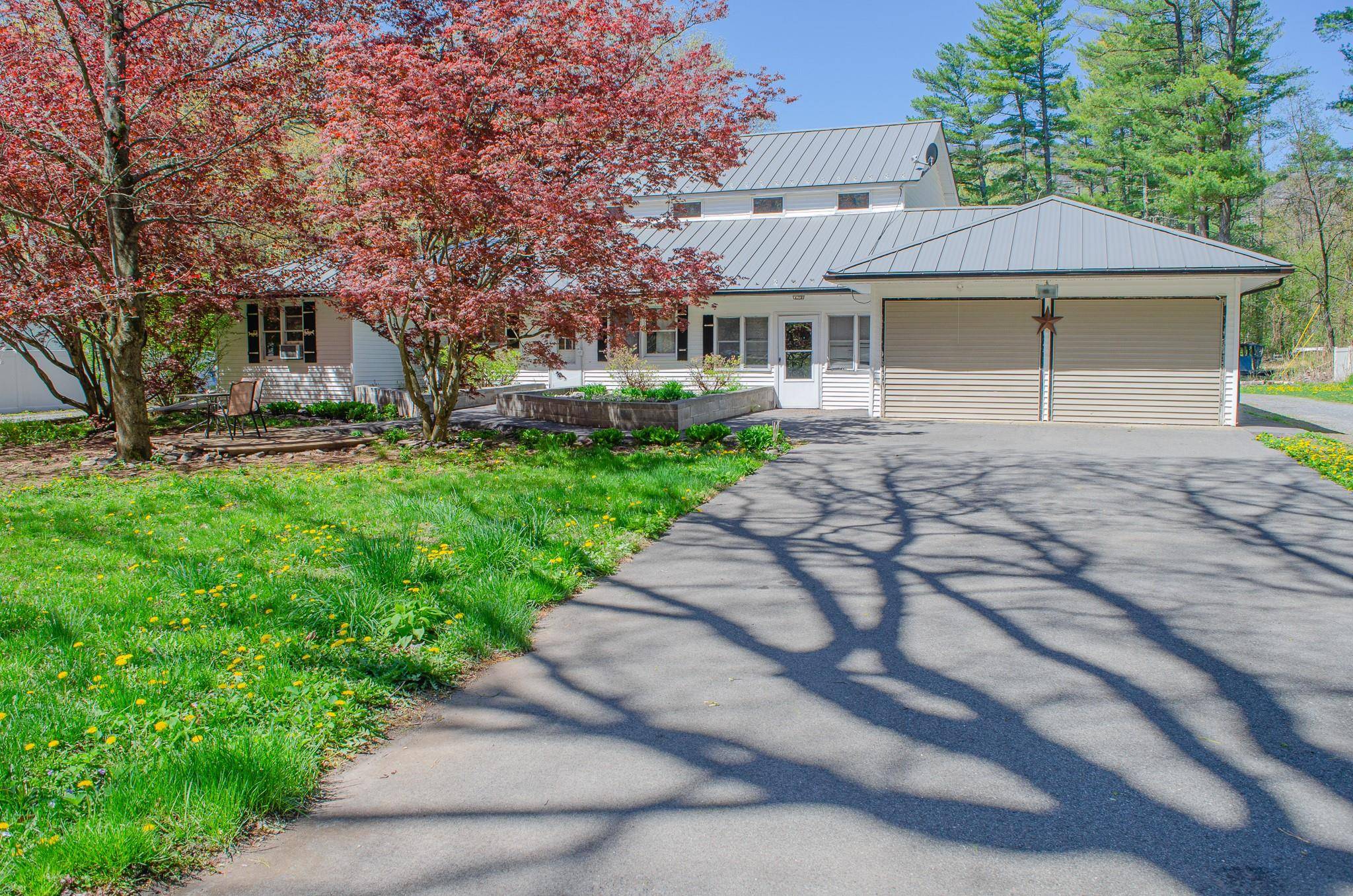 Charming 3 Unit Multi Family Property in Saugerties, NY !