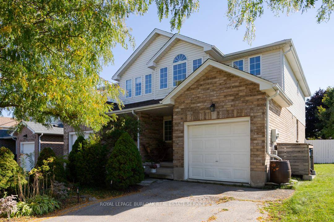 Welcome to this well maintained home nestled on a spacious corner lot in a growing community at the Grange end of Guelph.