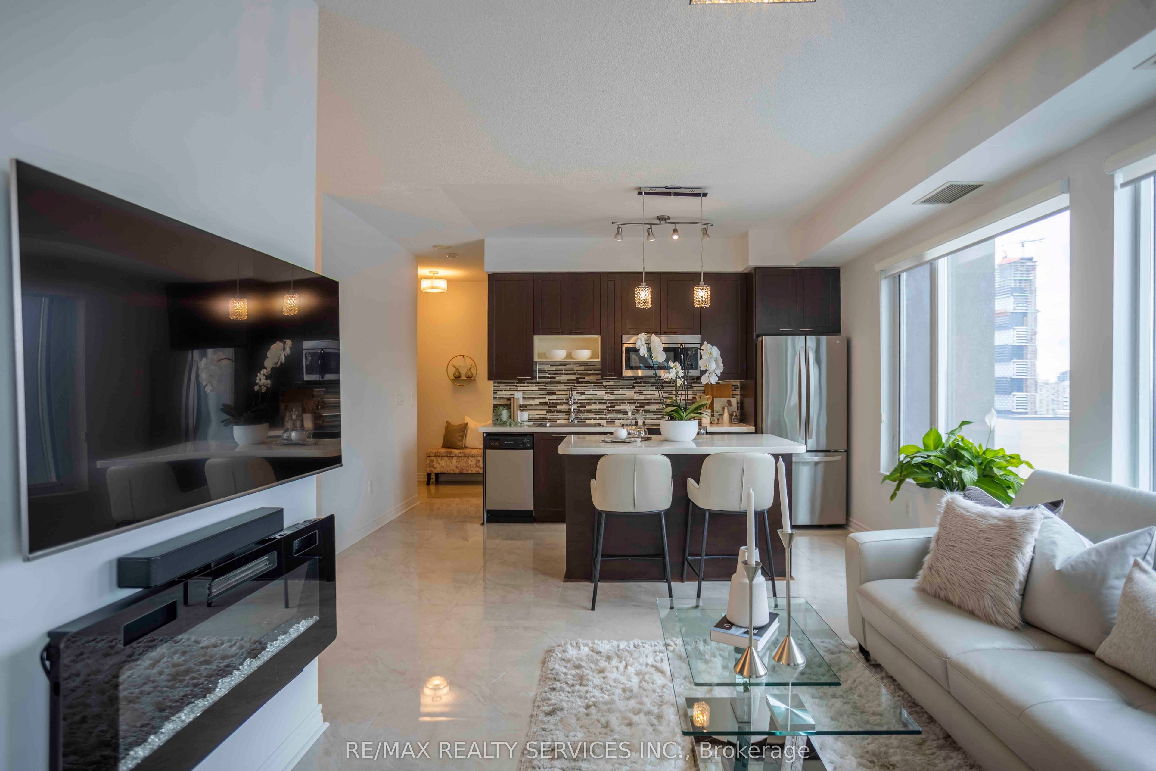 Spectacular Upgraded Corner Unit in the Heart of Mississauga !
