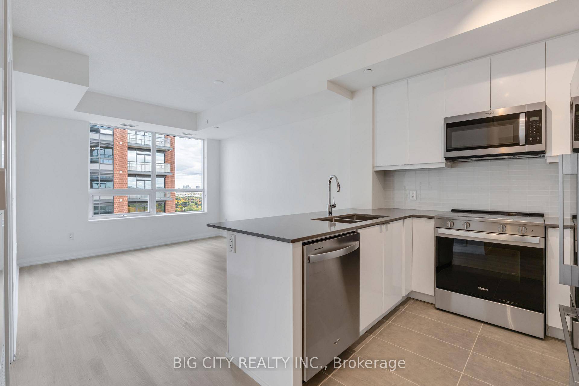 Brand New, 1 Bedroom amp ; Den Apartment With Parking amp ; Locker.