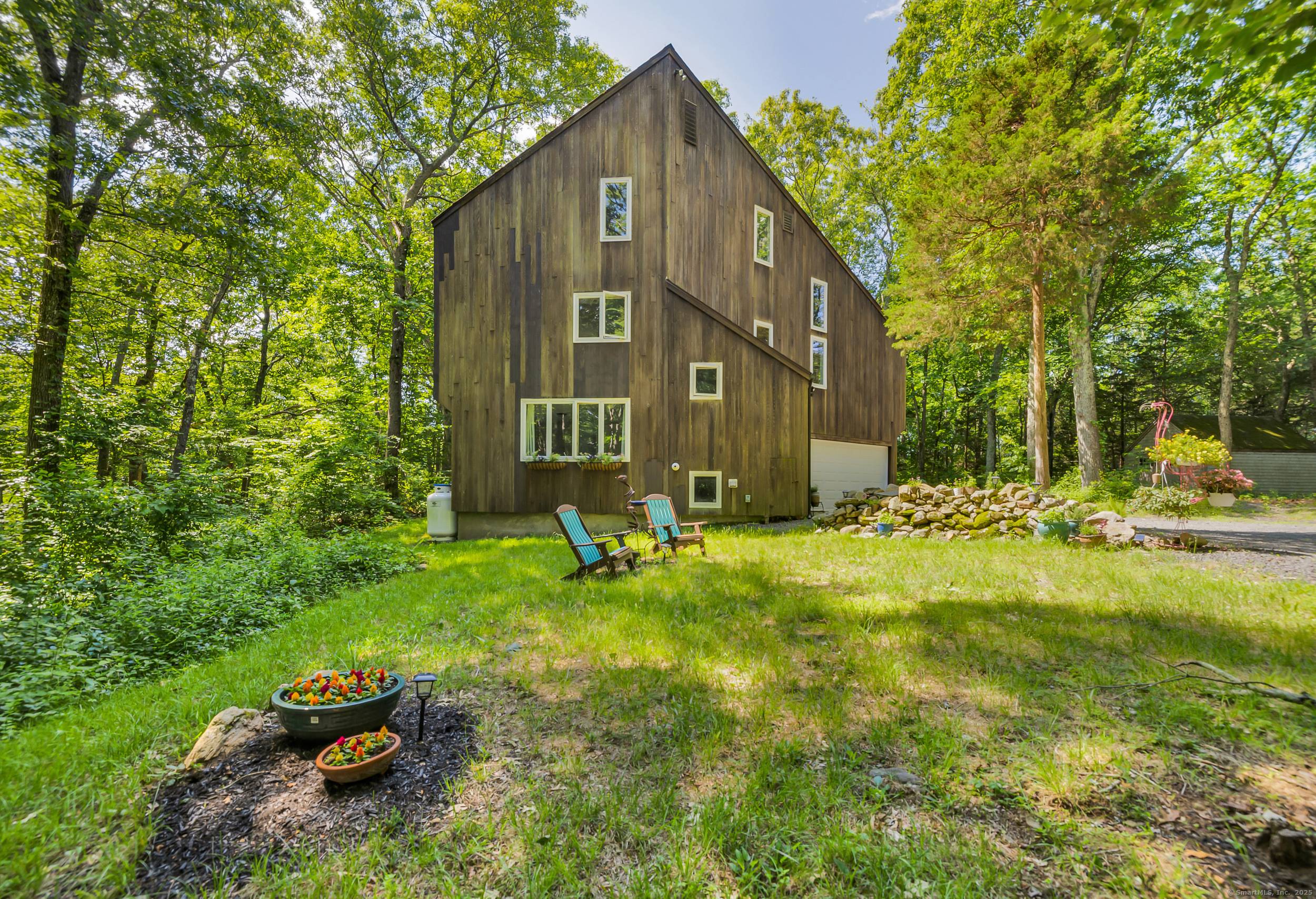 Designed by renowned local architect Gus Dudley and interior designer John Gerson, this striking contemporary home is peacefully nestled among the trees in the private enclave of Robinson's Woods in ...