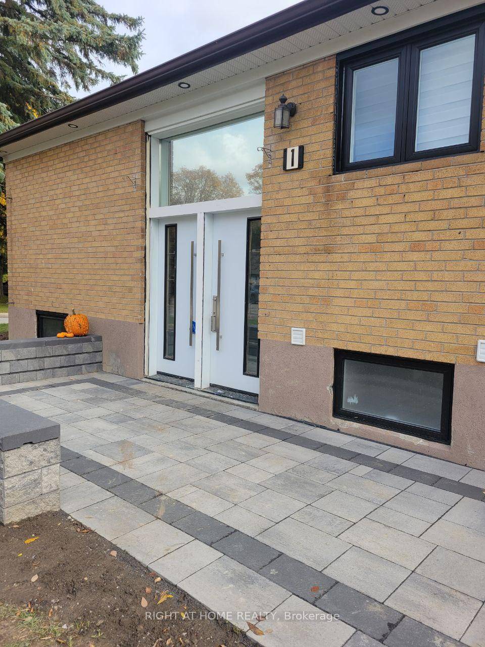 Bright amp ; Newly Finished 1 Bedroom Basement Apartment in Aurora Yonge amp ; Aurora Heights.