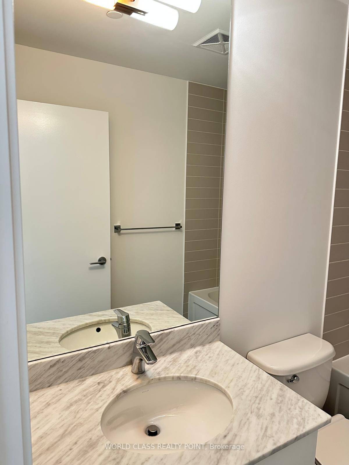 Live in the heart of vibrant Liberty Village in this beautifully maintained corner suite.