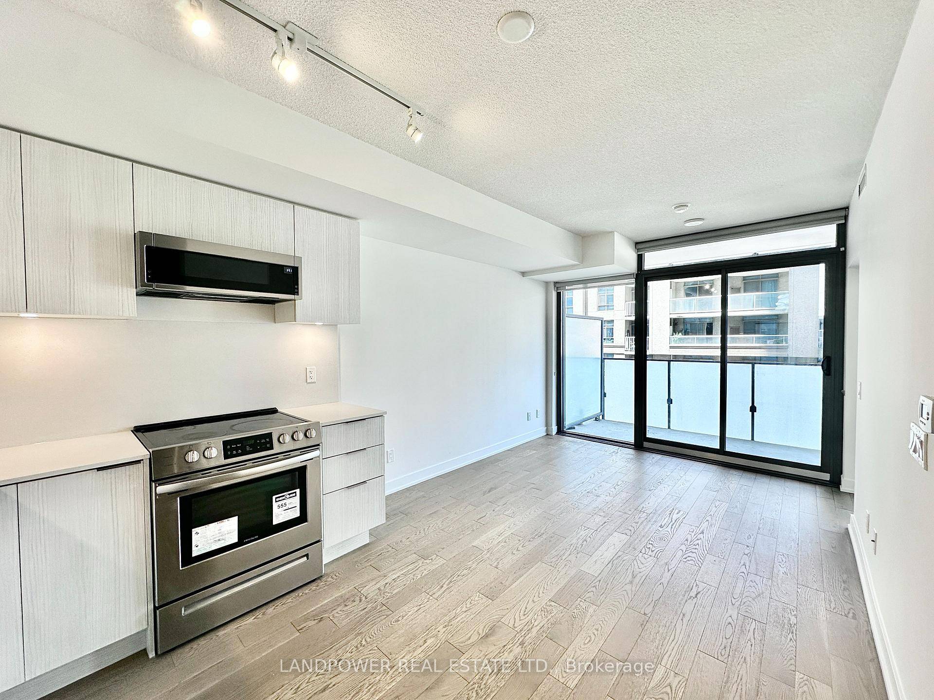 Welcome Home to YONGE RICH, Functional 1 Bedroom Den Layout !