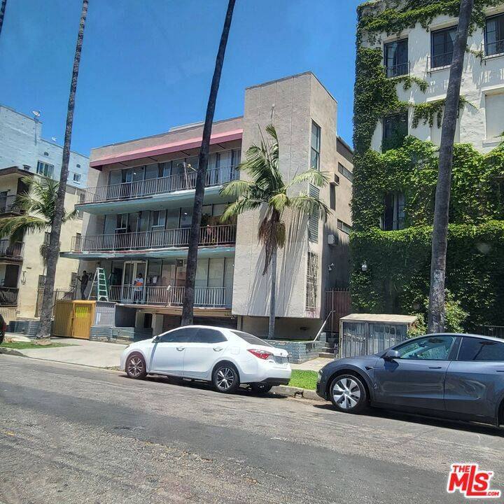 520  S Kenmore Ave 15BR La