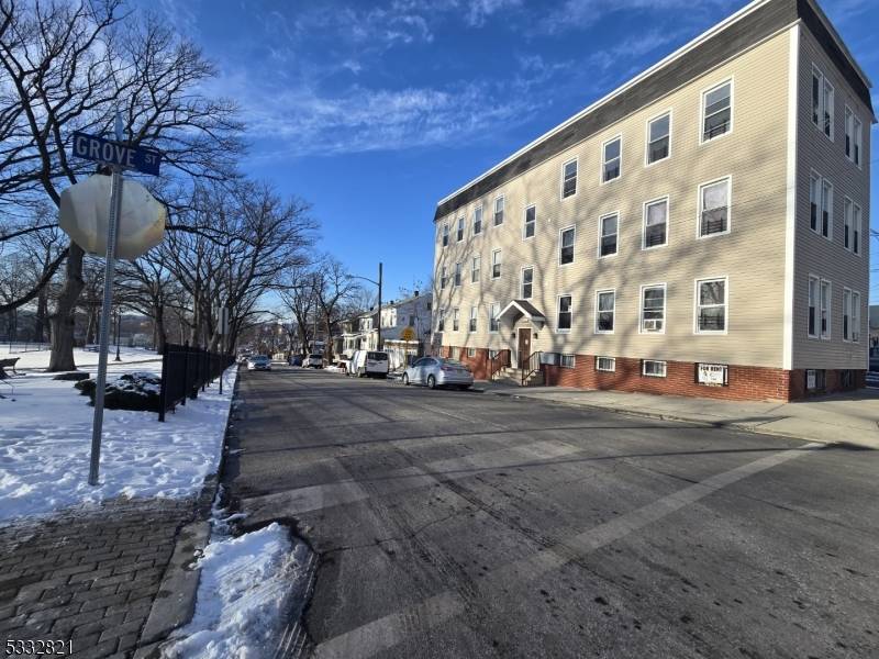 3 May St, Fully Renovated 6 Family For Sale High Cap Rate Prime LocationTurnkey investment opportunity !