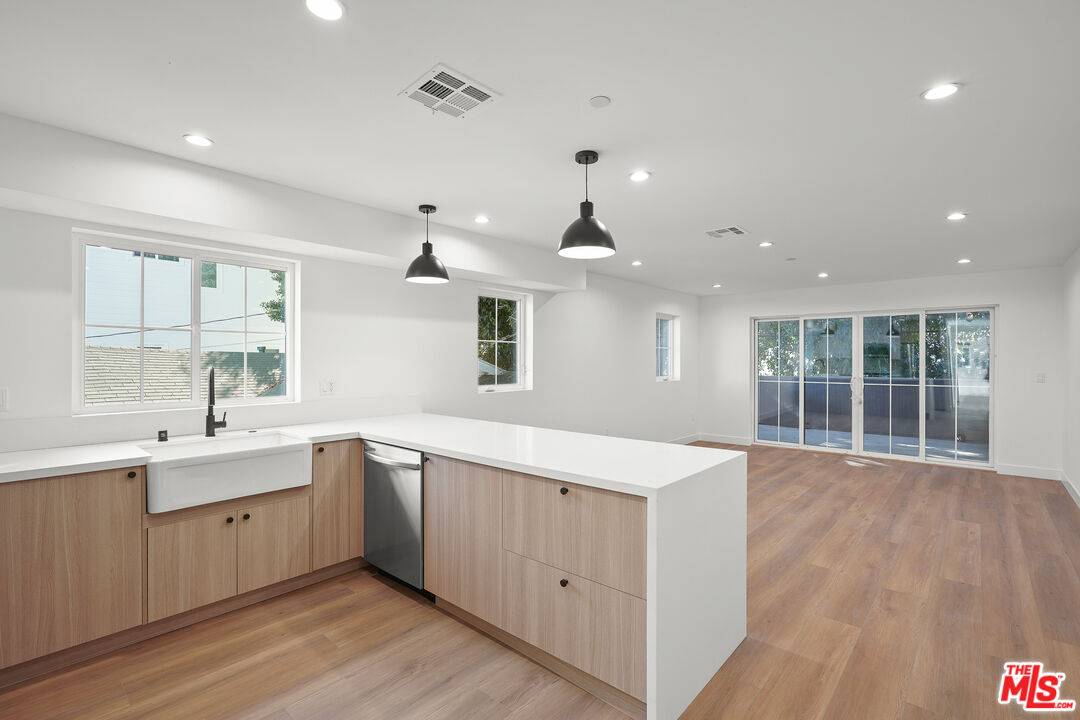 1331 N June St 4BR Hollywood Hills East La