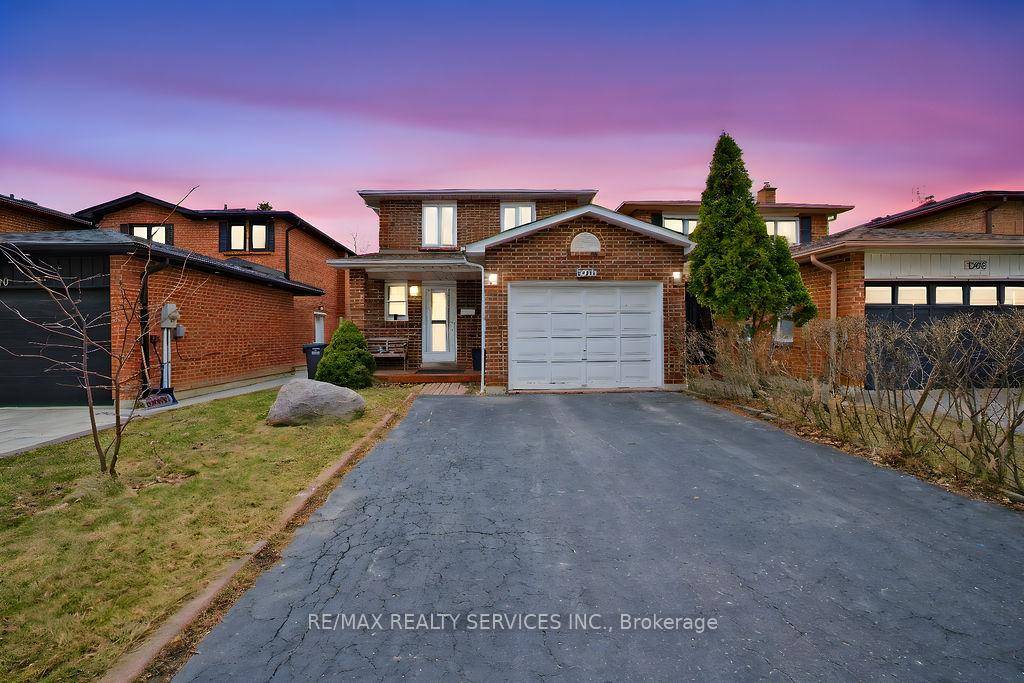 Located in Central Mississauga just 5 mins to Square One, this beautifully maintained home offers a spacious amp ; sun filled layout with 3 large bedrooms, 4 Washrooms and a ...