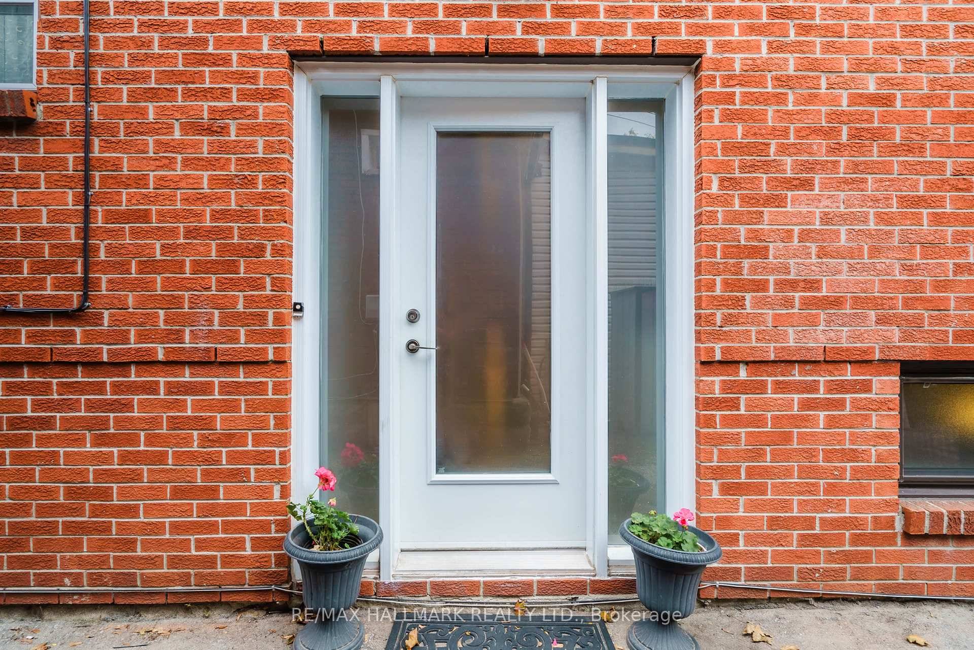 A Bright And Welcoming Home At The Heart Of Pape Village !