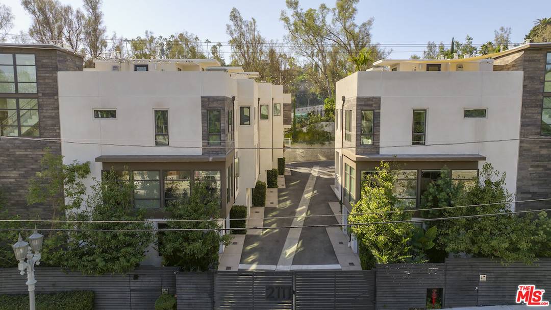 2111  N Cahuenga Blvd 2BR Hollywood Hills East La