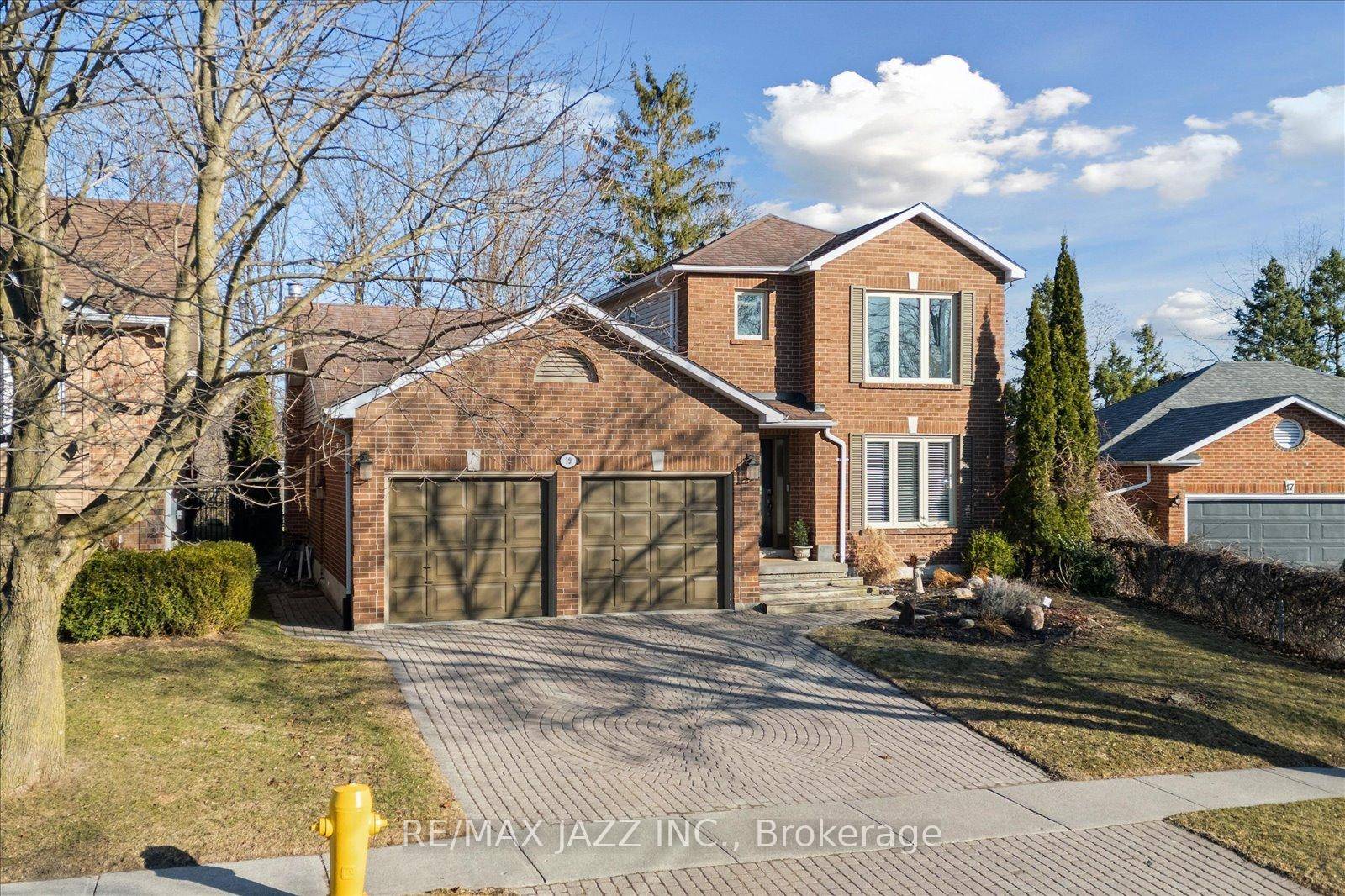 Ravine ! Beautiful, tree lined street in popular west Courtice neighbourhood !