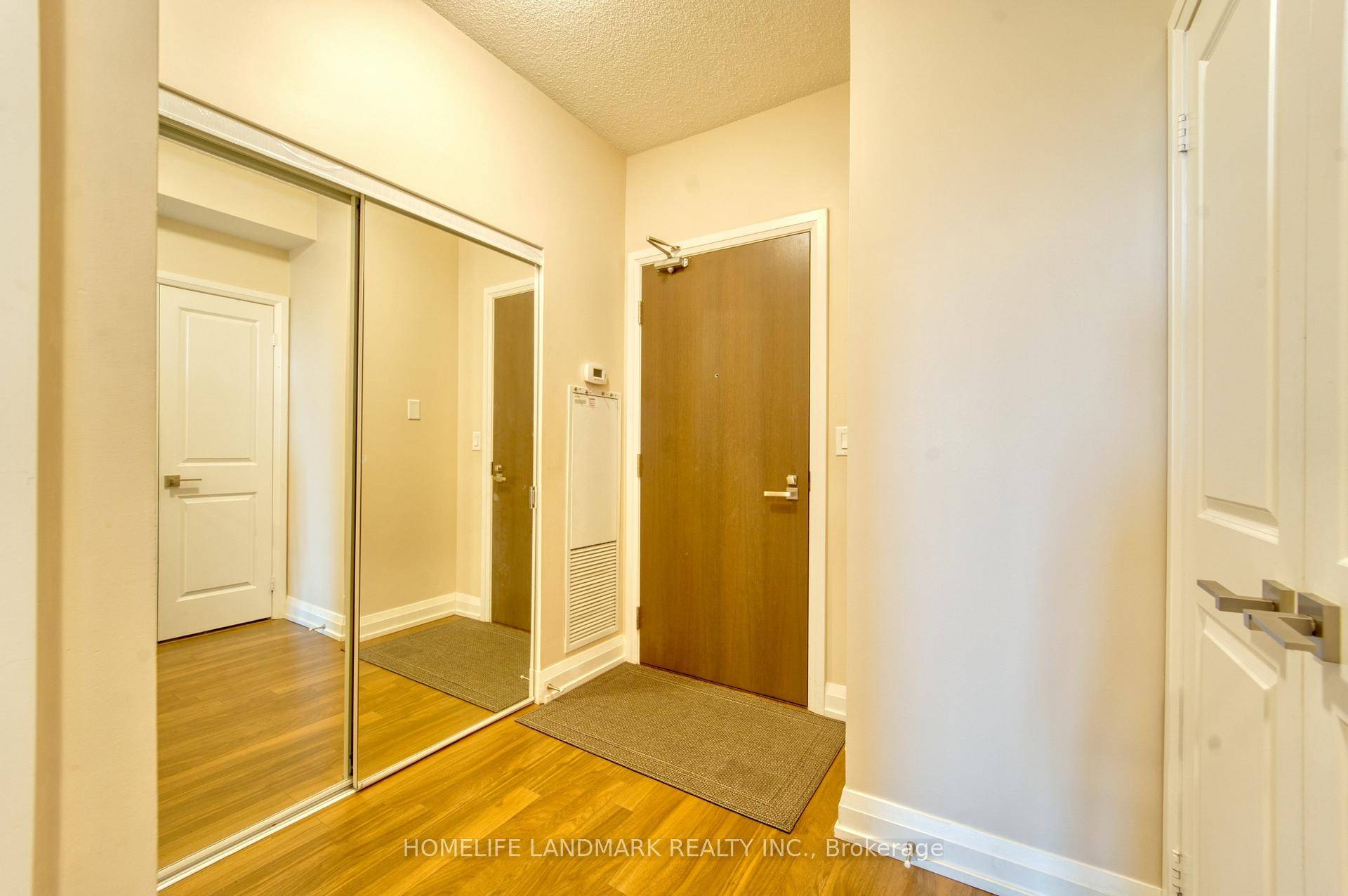 Luxury World On Yonge Unobstructed Corner Unit 2 Bed amp ; 2 Wash With Wraparound Balcony.