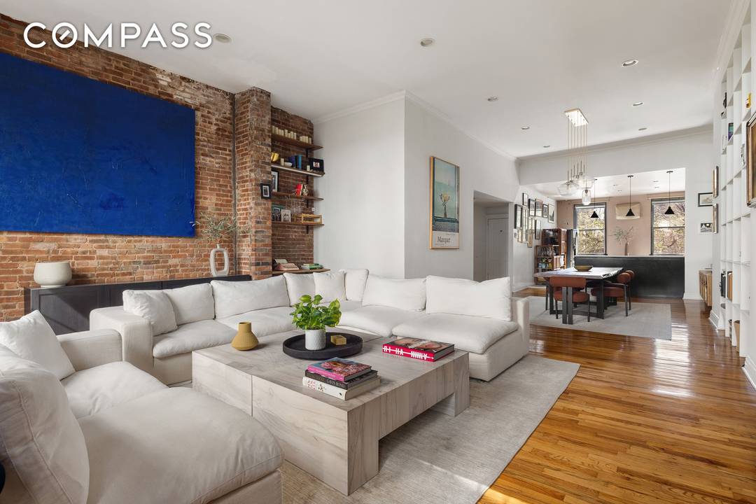 Welcome to 341 West 29th Street, Apt 1 a beautifully appointed garden and parlor duplex set within a charming Greek Revival townhouse in the heart of Chelsea.