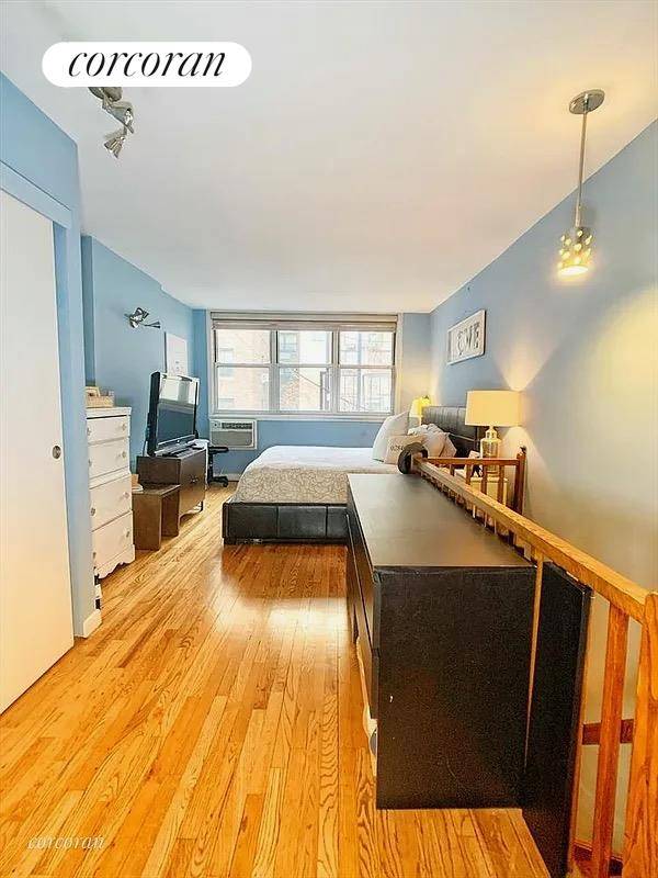 CHARMING 750sf ONE BED 2 BATH W FIREPLACE AND WASHER DRYER !