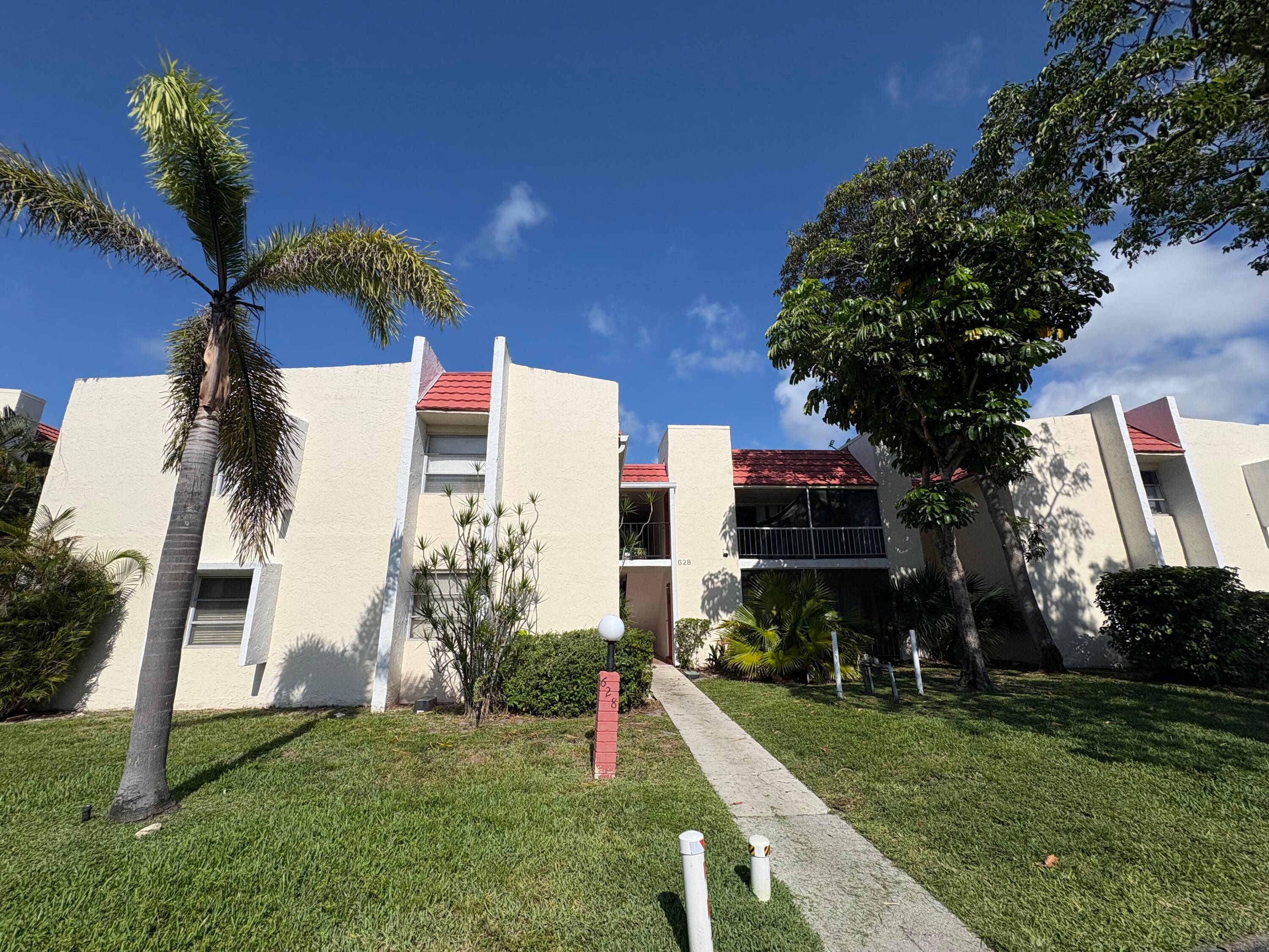 Nice location on Second floor Great community near the hospital FAU.