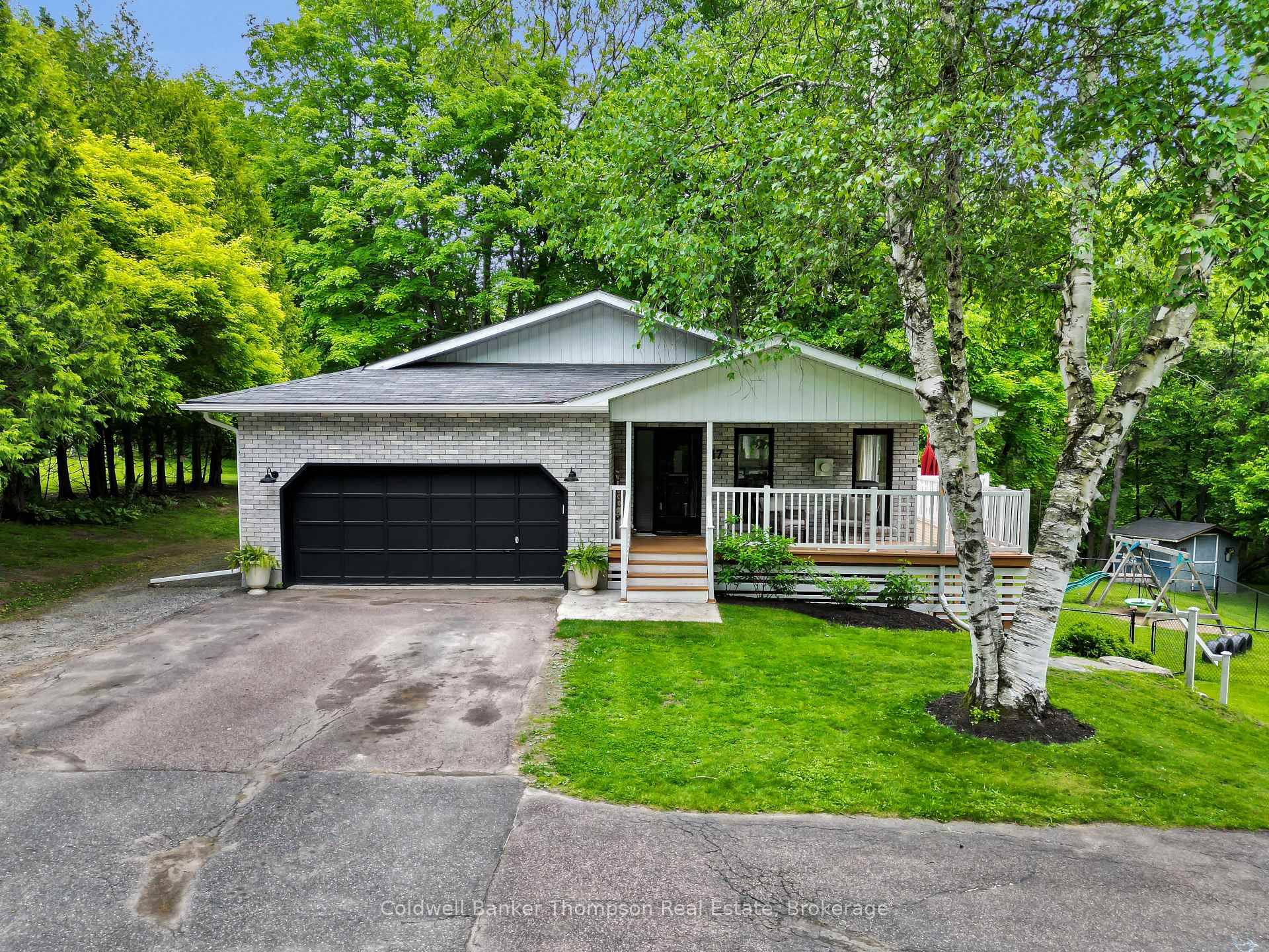 Beautifully updated 2400 square foot 3 Bedroom Home in Sought After Huntsville Neighbourhood.