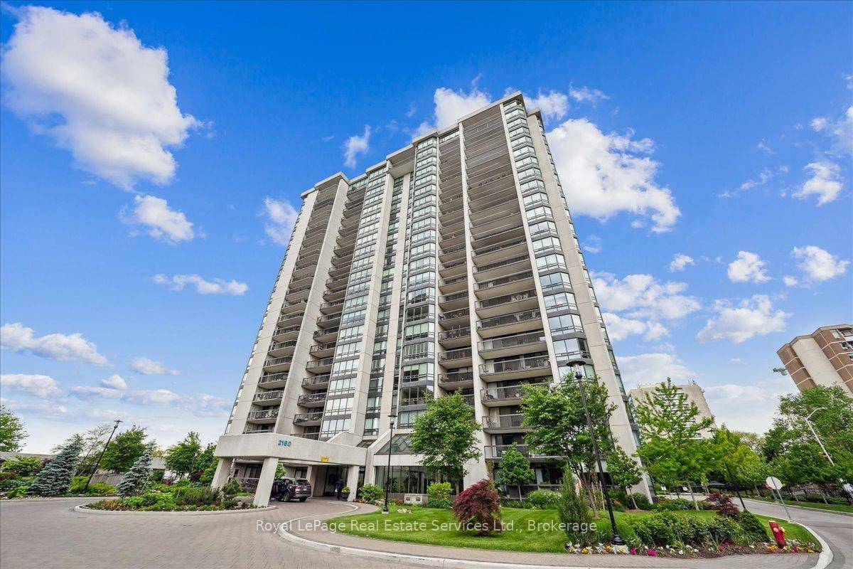 Breathtaking Waterfront Living in the Heart of Bronte !