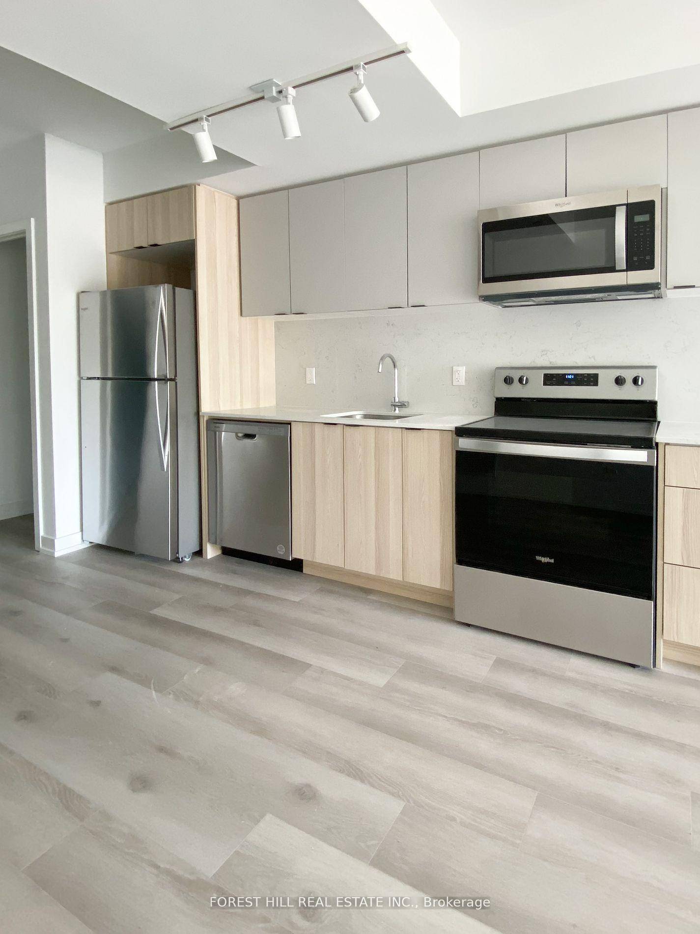Welcome to 2000 Bathurst Street, a beautiful new rental building in the desirable Cedarvale Forest Hill neighbourhood.