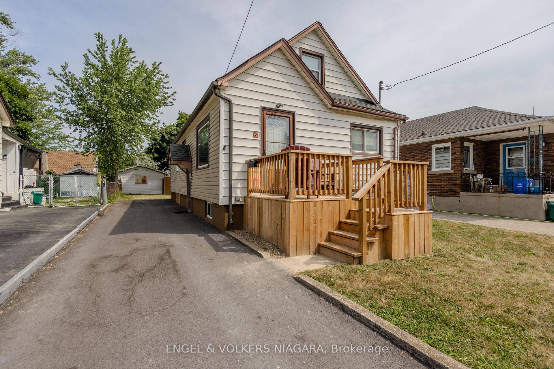 Great St. Catharines location, close to transit, GO Train, parks, schools, trails and shopping.