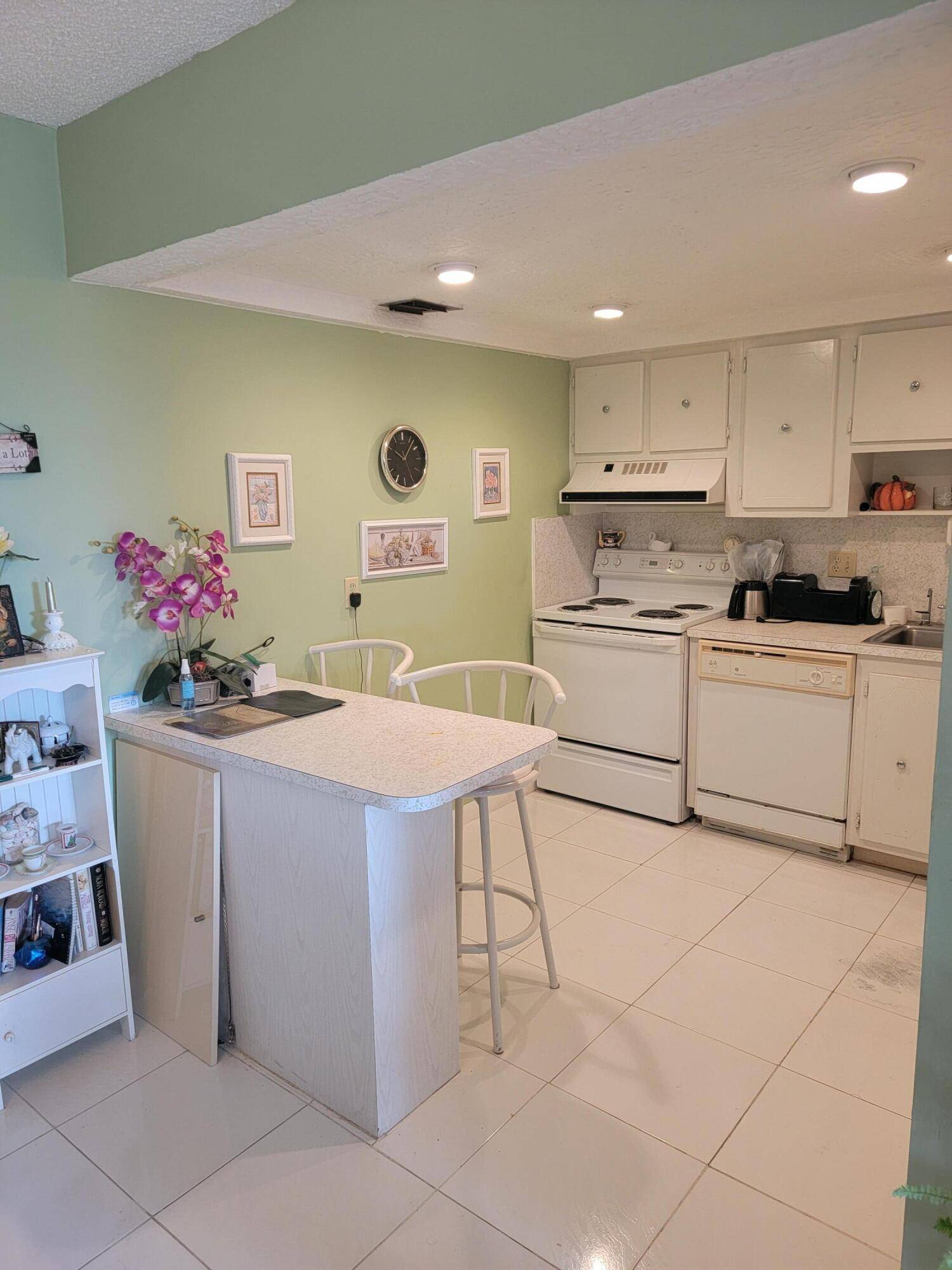 Charming 1 Bedroom Condo with Scenic Views in 55 Century Village Greenbrier Section.