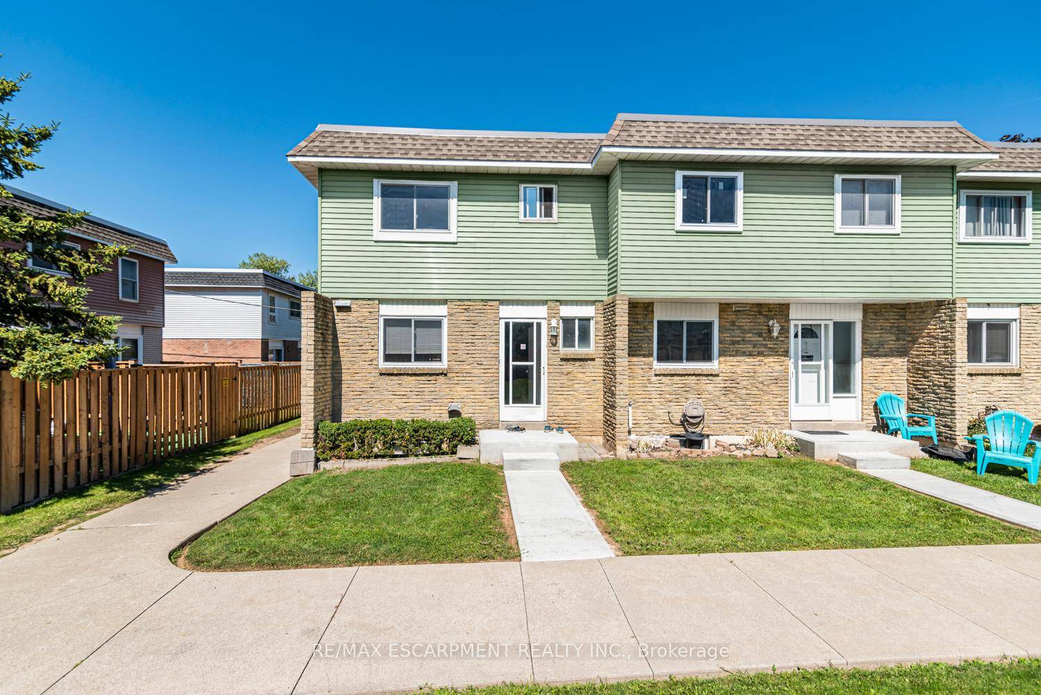 Affordable and ideally located, total 4 bedroom units 1 At basement, this central mountain townhome is tucked away from traffic and directly across from a large park perfect for families ...