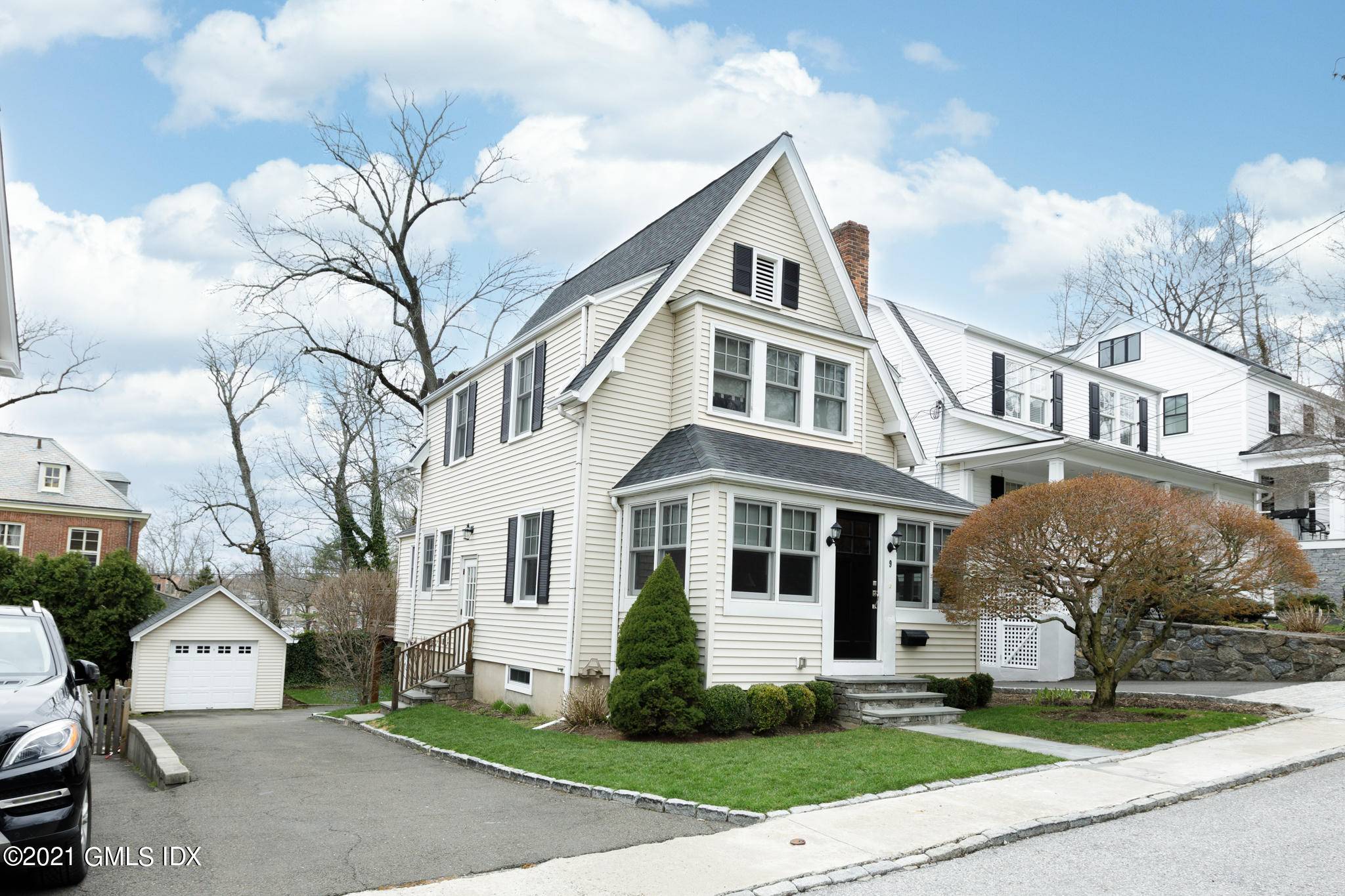 Pretty as a picture, located less than one block off Greenwich Ave on the only dead ended private cul de sac in the center of town within close distance from ...