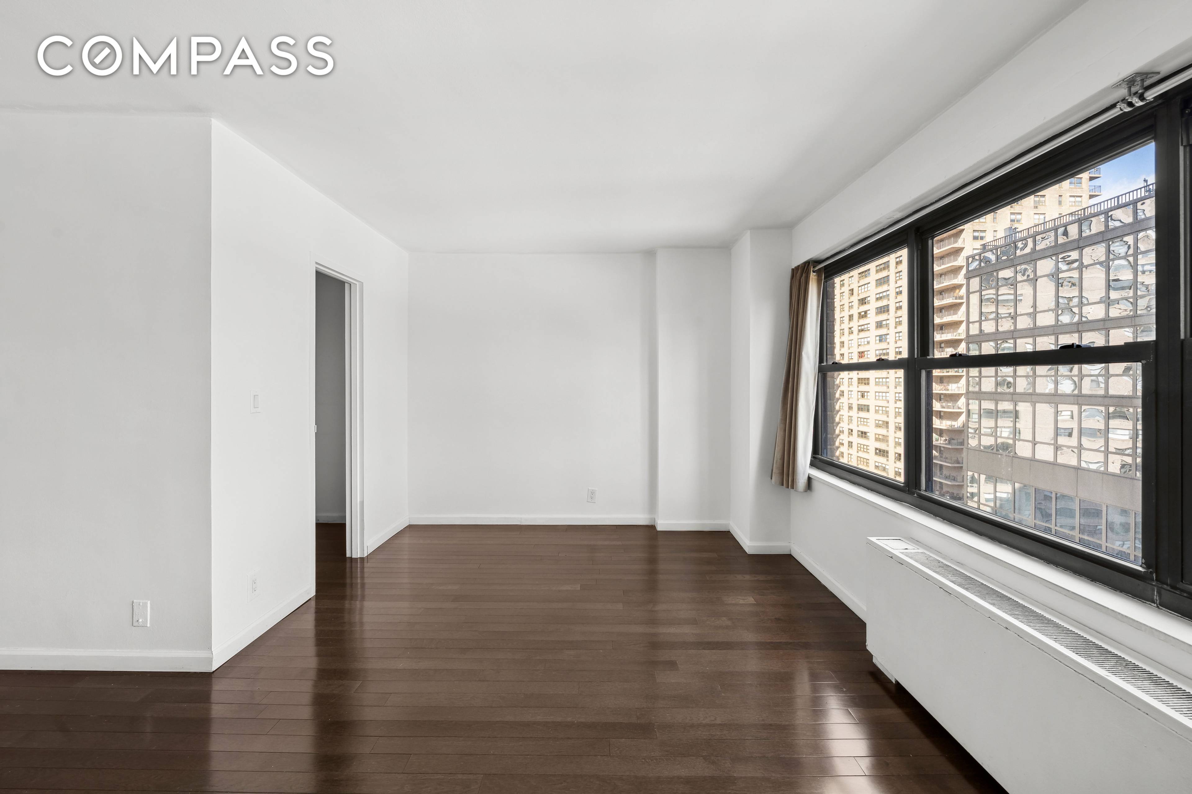 FABULOUS SUNNY ALCOVE STUDIO FACING SOUTH !