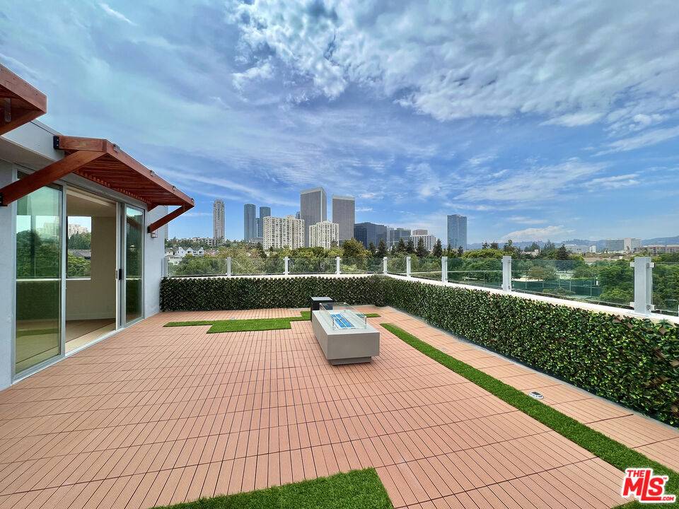 468 S Roxbury Dr 2BR Beverly Hills La
