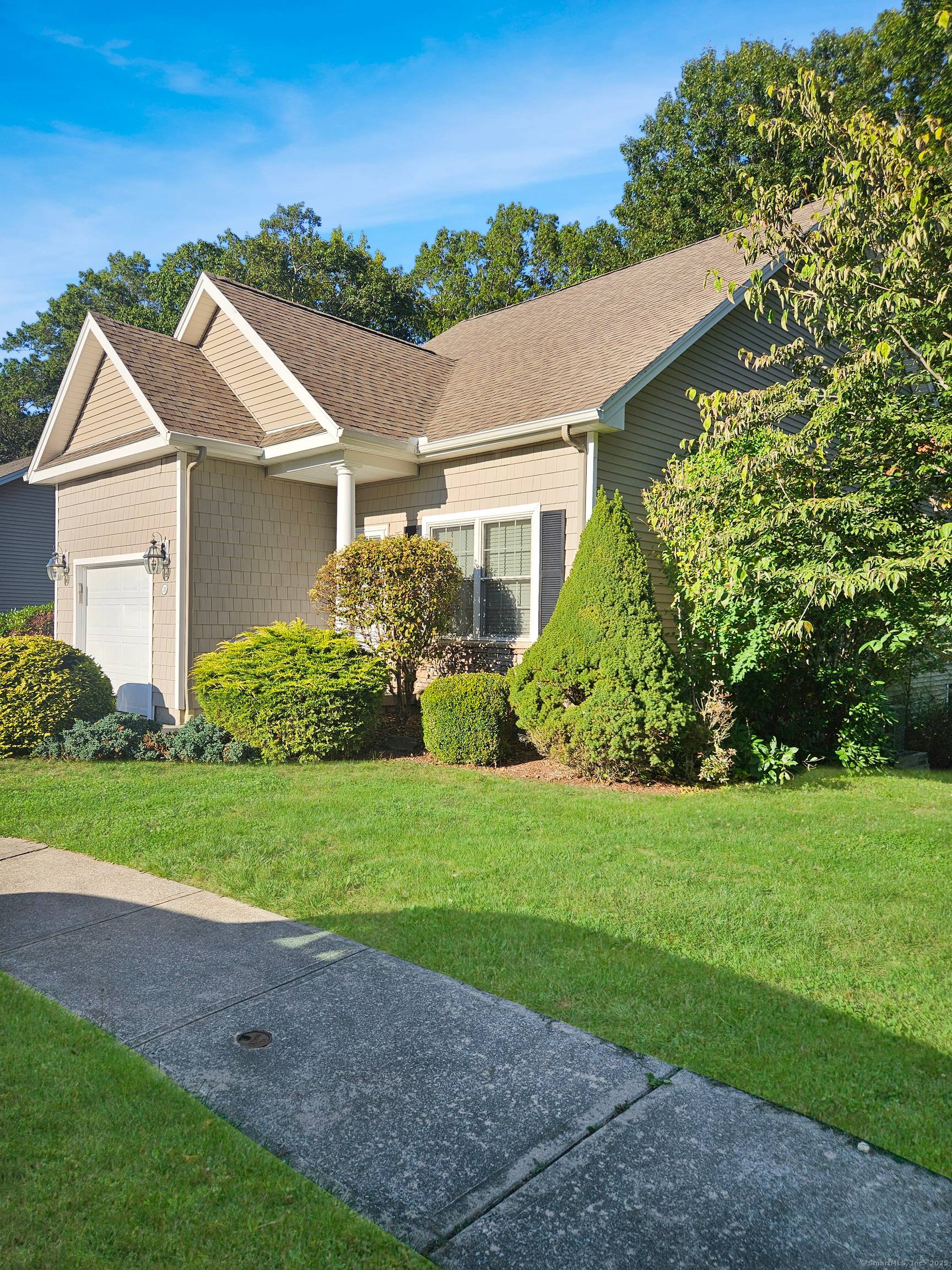 Welcome to Northwoods of Colchester, Southeastern Connecticut's award winning 55 community !