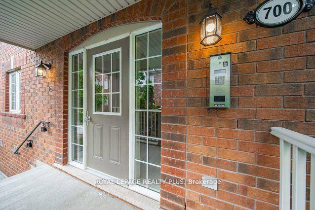 THERE IS NO COMPARISON ! WELCOME HOME to this Gorgeous END UNIT Townhome in the Heart of Mississauga !