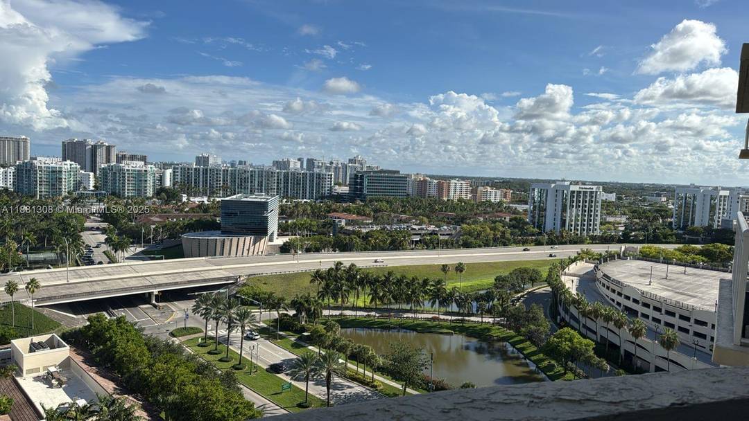 Enjoy resort style living in this beautifully 1 bedroom, 1 bathroom condo located in the heart of Aventura.